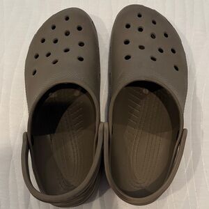 CROCS Men's Classic Clog in Olive